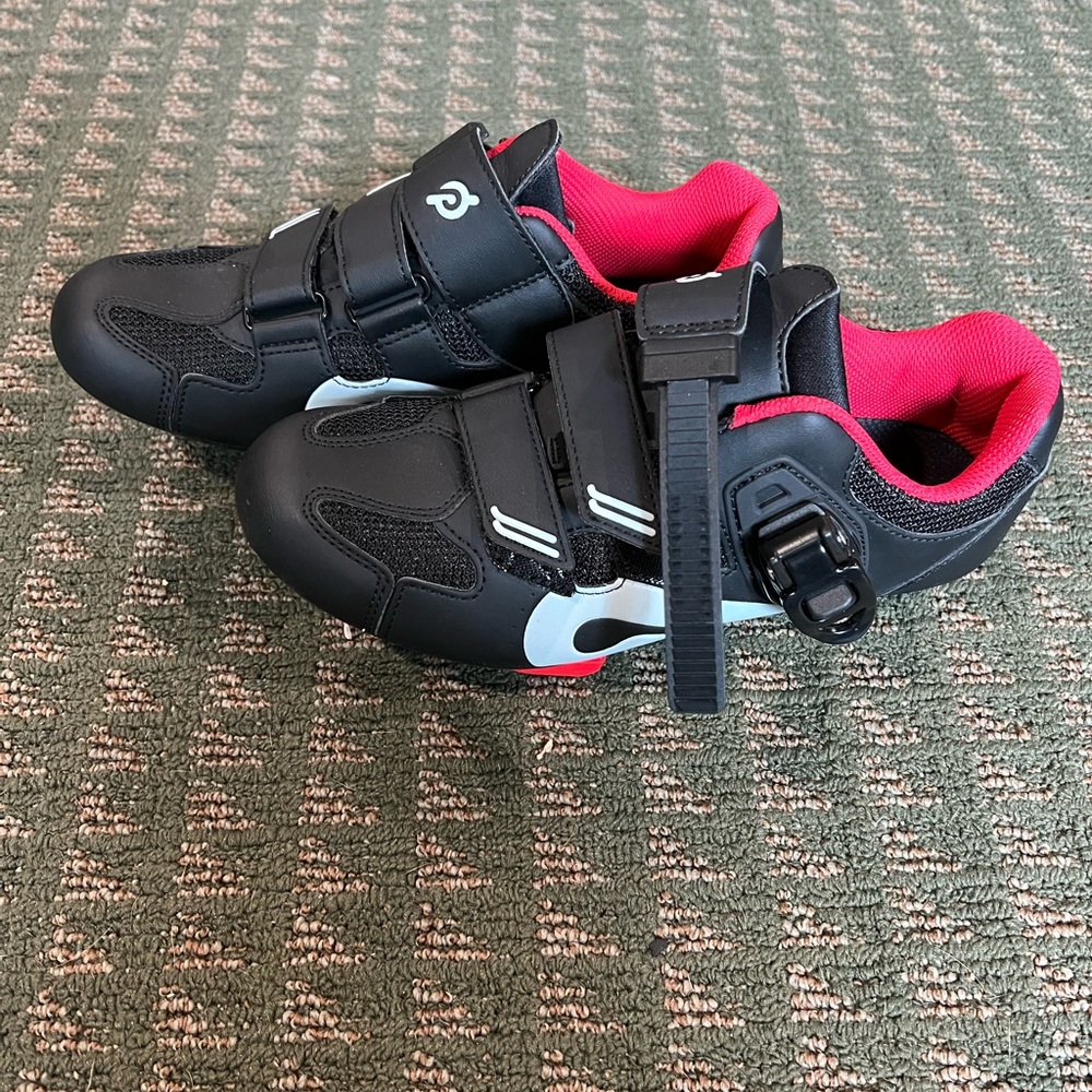 Peloton Cycling Shoes- size 37 (Womens 6)